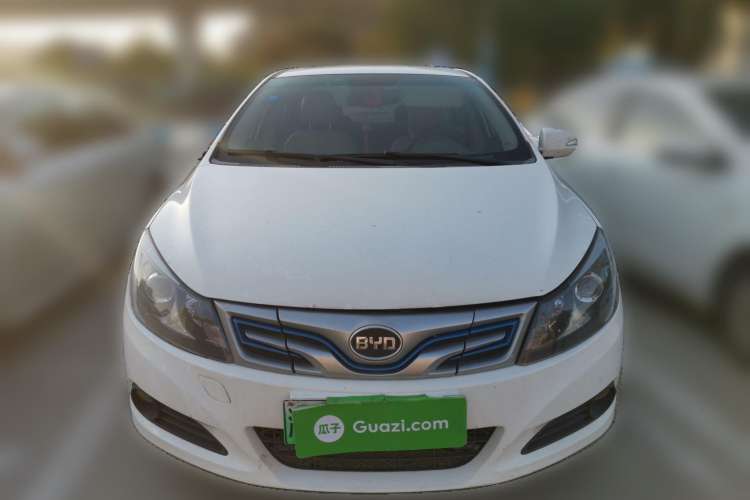 Used BYD e5 2018 450 Smart Connect Deluxe Edition
