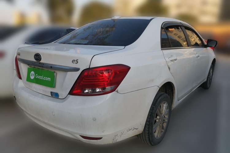 Used BYD e5 2018 450 Smart Connect Deluxe Edition
