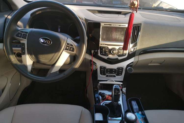 Used BYD e5 2018 450 Smart Connect Deluxe Edition
