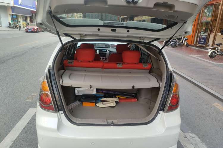 Used Suzuki Liana 2012 Hatchback 1.4 VVT Manual Luxury Model
