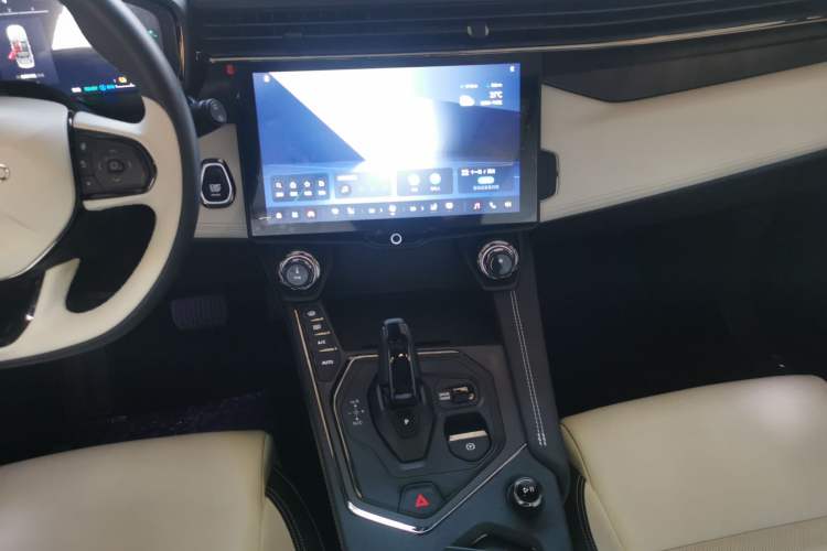 Used Lynk & Co 01 EM-P 2023 1.5TD EM-P Dawn Edition