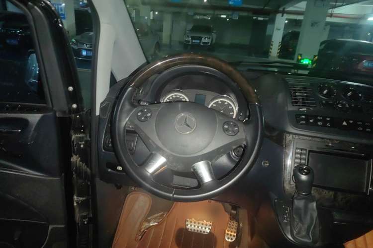 Used Mercedes-Benz Viano 2011 3.5L 125th Anniversary Edition 7 Seats Steering Wheel