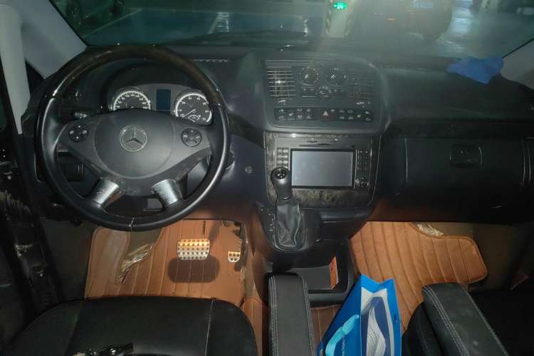 Used Mercedes-Benz Viano 2011 3.5L 125th Anniversary Edition 7 Seats Center Console