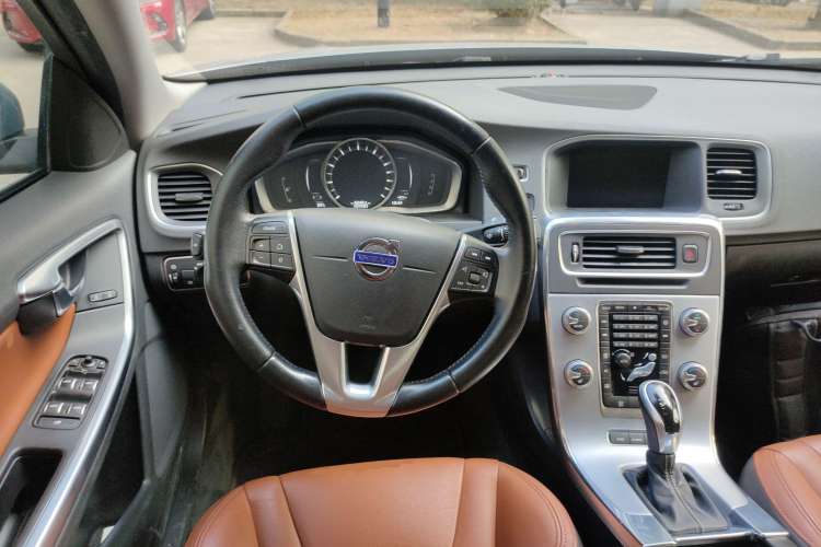 Used Volvo S60 New Energy 2015 S60L E-Drive Hybrid T6 Smart Drive Edition Steering Wheel