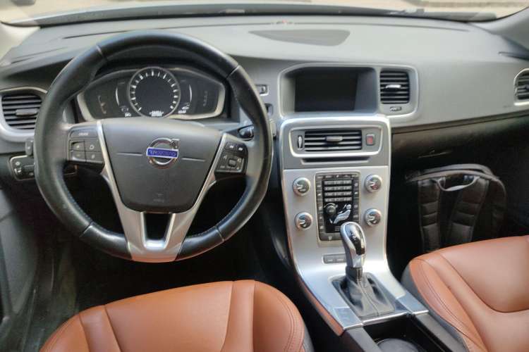 Used Volvo S60 New Energy 2015 S60L E-Drive Hybrid T6 Smart Drive Edition Center Console