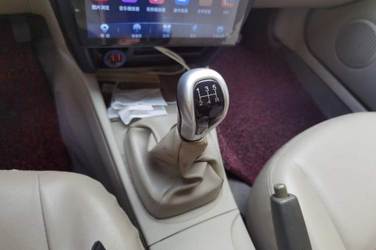 Used Soueast V3 Lingyue 2013 Revised Version 1.5L Manual – Affordable Edition Gear Lever