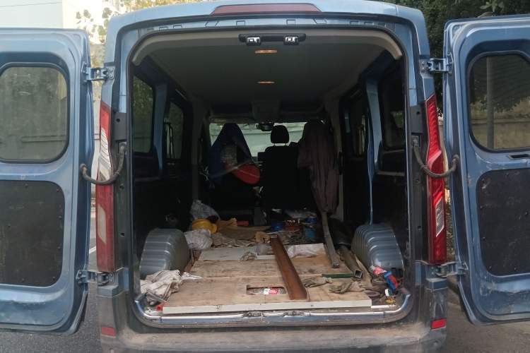 Used SAIC MAXUS Xintu V90 2020 2.0T Manual Yunjie Version Front-Wheel Drive with Single Rear Tire Short Wheelbase Mid-Height Design 6-Seater
