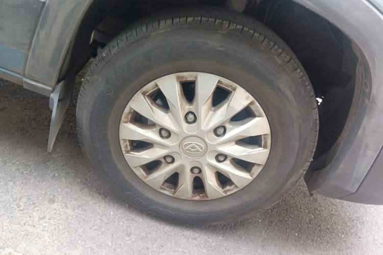 Used SAIC MAXUS Xintu V90 2020 2.0T Manual Yunjie Version Front-Wheel Drive with Single Rear Tire Short Wheelbase Mid-Height Design 6-Seater
