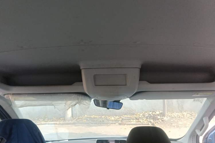 Used SAIC MAXUS Xintu V90 2020 2.0T Manual Yunjie Version Front-Wheel Drive with Single Rear Tire Short Wheelbase Mid-Height Design 6-Seater
