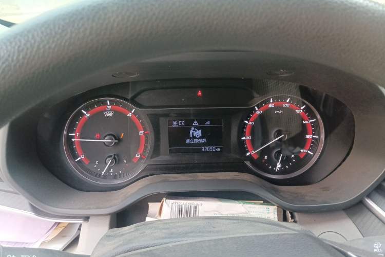 Used SAIC MAXUS Xintu V90 2020 2.0T Manual Yunjie Version Front-Wheel Drive with Single Rear Tire Short Wheelbase Mid-Height Design 6-Seater
