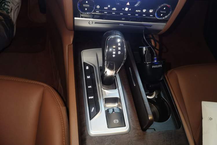 Used Maserati President 2013 3.0T Standard Model Gear Lever