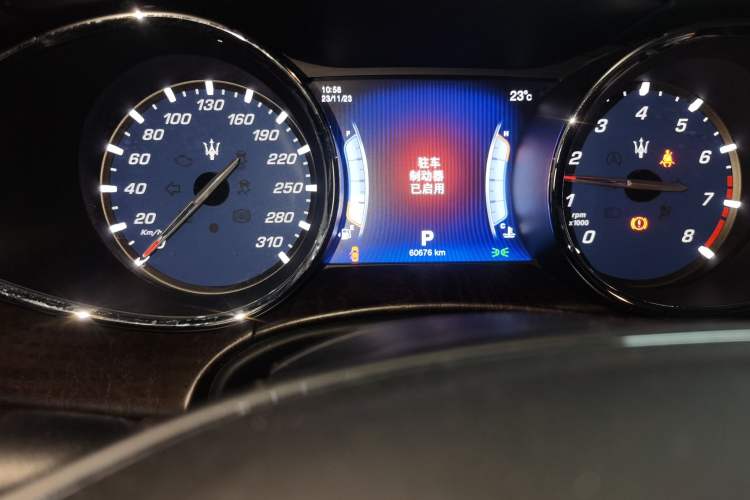 Used Maserati President 2013 3.0T Standard Model Odometer Close Up