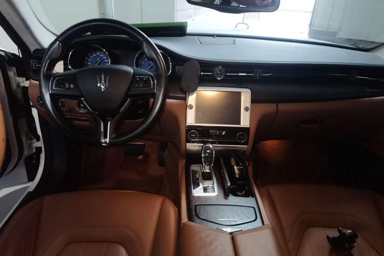 Used Maserati President 2013 3.0T Standard Model Center Console