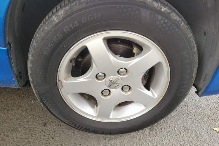 Used Peugeot 207 2011 Sedan 1.4L Manual Yule Edition Right Front Wheel Hub