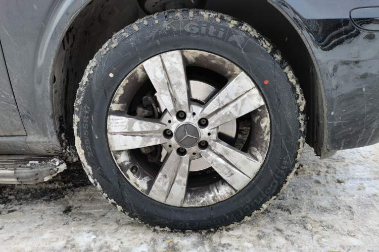 Used Mercedes-Benz Viano 2013 3.0L Navigator Edition Right Front Wheel Hub