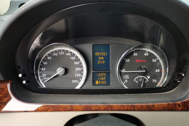 Used Mercedes-Benz Viano 2013 3.0L Navigator Edition Odometer Close Up