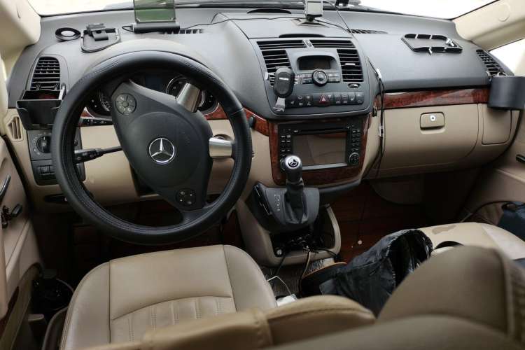 Used Mercedes-Benz Viano 2013 3.0L Navigator Edition Center Console