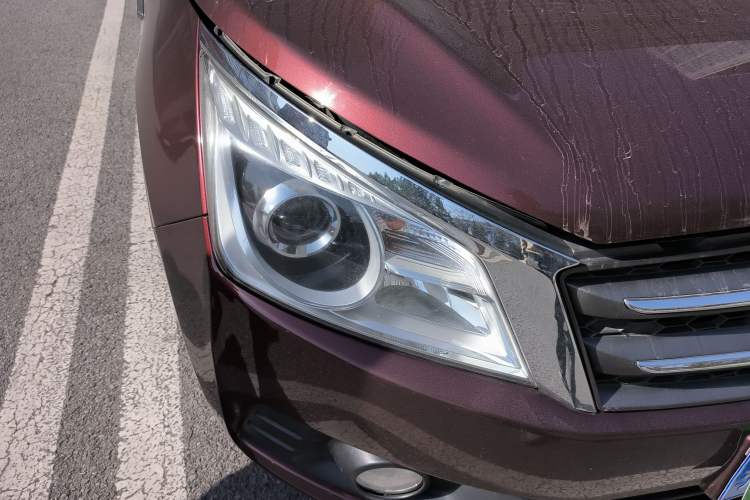 Used Venucia T70 2015 2.0L CVT Smart Edition
