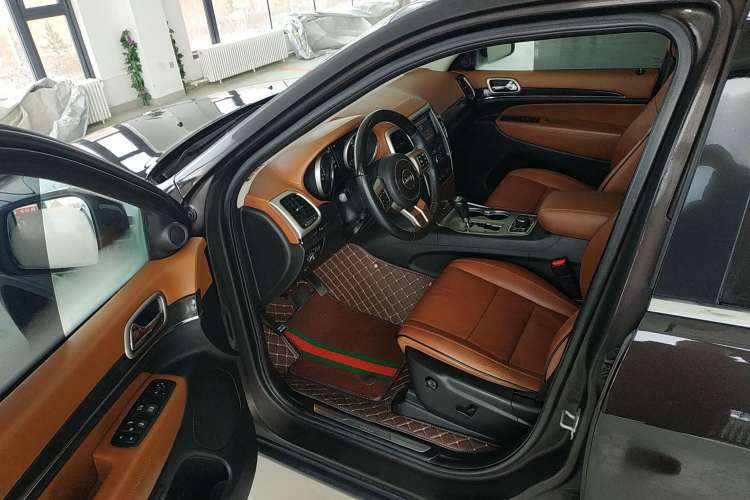 Used Jeep Grand Cherokee 2012 3.6L Flagship Prestige Edition
