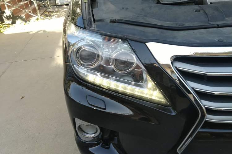 Used Lexus LX 2013 570
