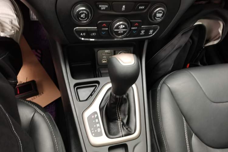 Used Jeep Cherokee 2016 2.0L Superior Edition
