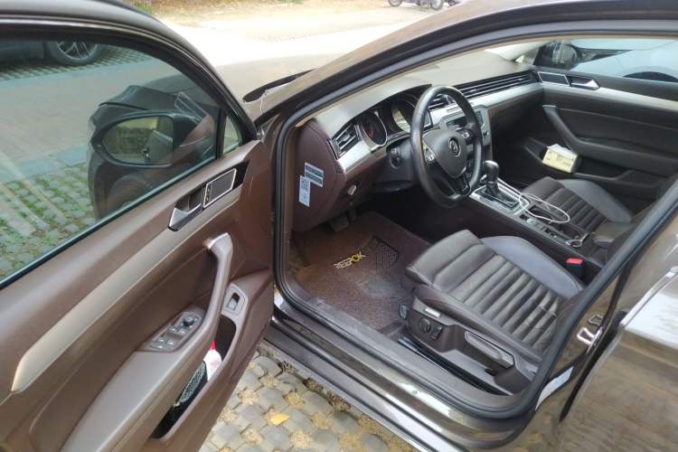 Used Volkswagen Variant 2016 380TSI Two-Wheel-Drive Style Edition
