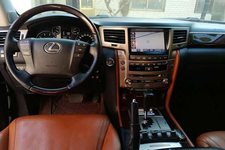 Used Lexus LX 2013 570
