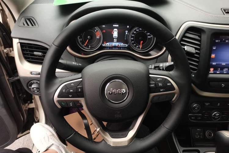 Used Jeep Cherokee 2016 2.0L Superior Edition
