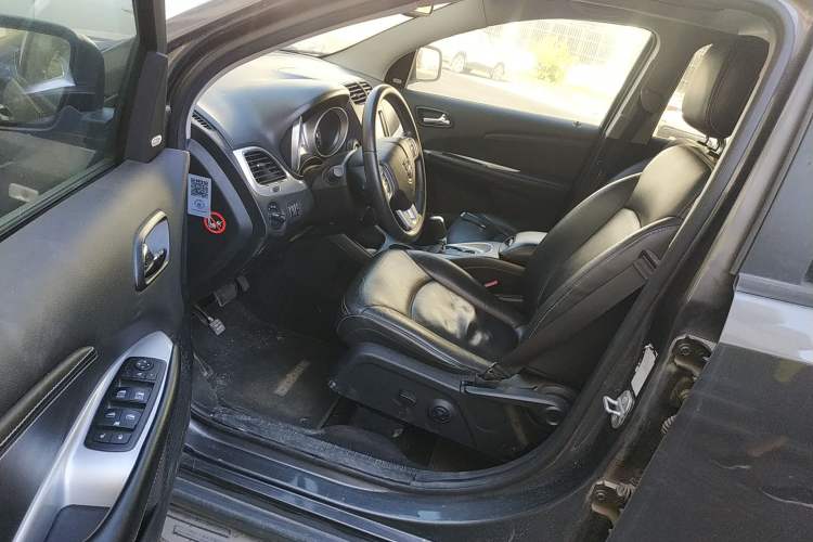 Used Dodge Journey 2013 2.4L Two-Wheel Drive Luxury Version
