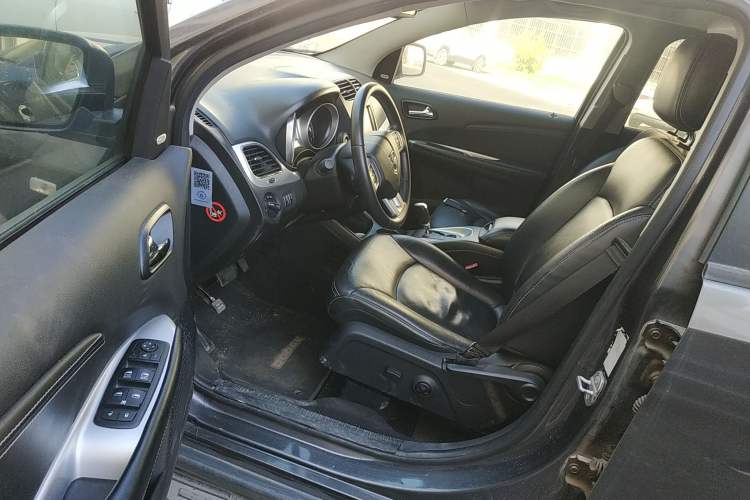 Used Dodge Journey 2013 2.4L Two-Wheel Drive Luxury Version
