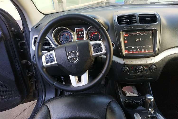 Used Dodge Journey 2013 2.4L Two-Wheel Drive Luxury Version
