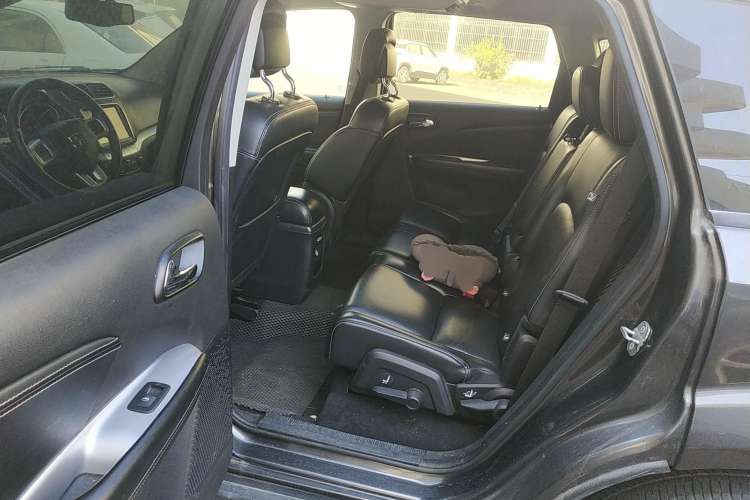 Used Dodge Journey 2013 2.4L Two-Wheel Drive Luxury Version
