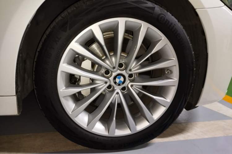 Used BMW 5 Series New Energy 2021 535Le Luxury Package Right Front Wheel Hub
