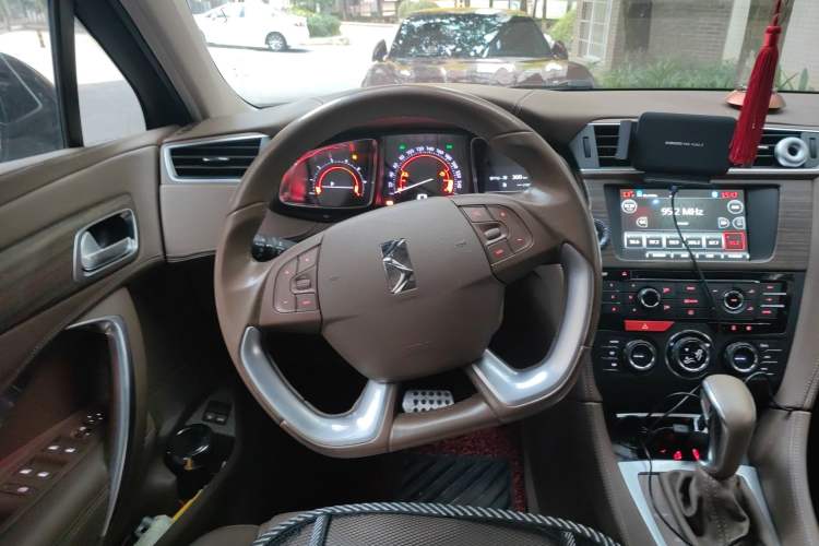 Used DS 5LS 2014 1.6T Prestige Edition THP200
