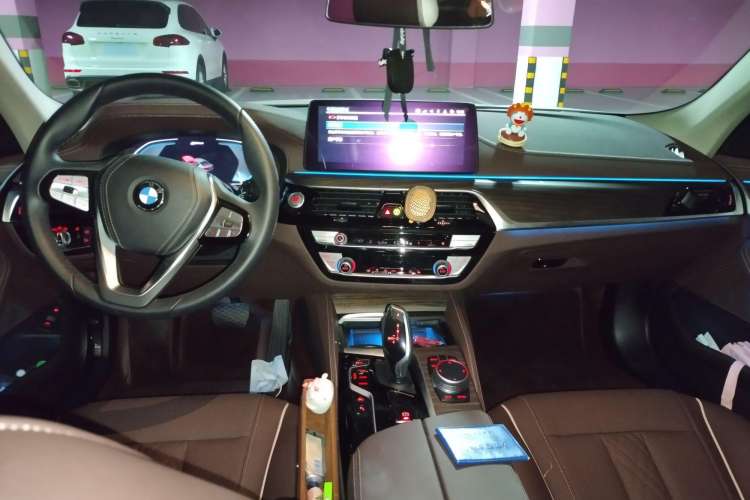 Used BMW 5 Series New Energy 2021 535Le Luxury Package Center Console