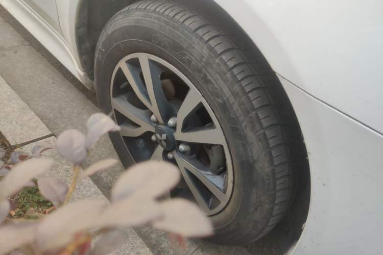 Used Mitsubishi Lancer EX 2016 1.8L CVT Black-and-White Retro Edition
