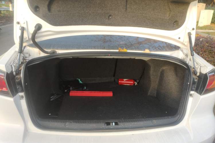 Used Mitsubishi Lancer EX 2016 1.8L CVT Black-and-White Retro Edition
