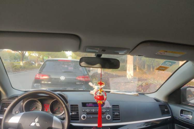 Used Mitsubishi Lancer EX 2016 1.8L CVT Black-and-White Retro Edition
