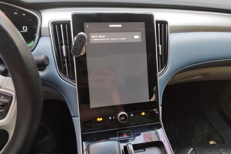 Used Rising ER6 2020 620 km Smart Drive Version
