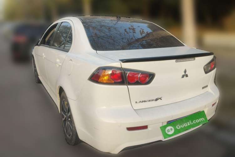 Used Mitsubishi Lancer EX 2016 1.8L CVT Black-and-White Retro Edition
