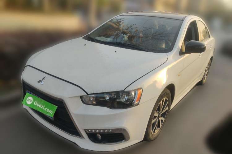 Used Mitsubishi Lancer EX 2016 1.8L CVT Black-and-White Retro Edition