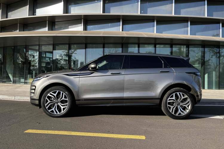 Used Land Rover Range Rover Evoque 2021 Range Rover Velar 249 PS R-Dynamic S Performance Edition
