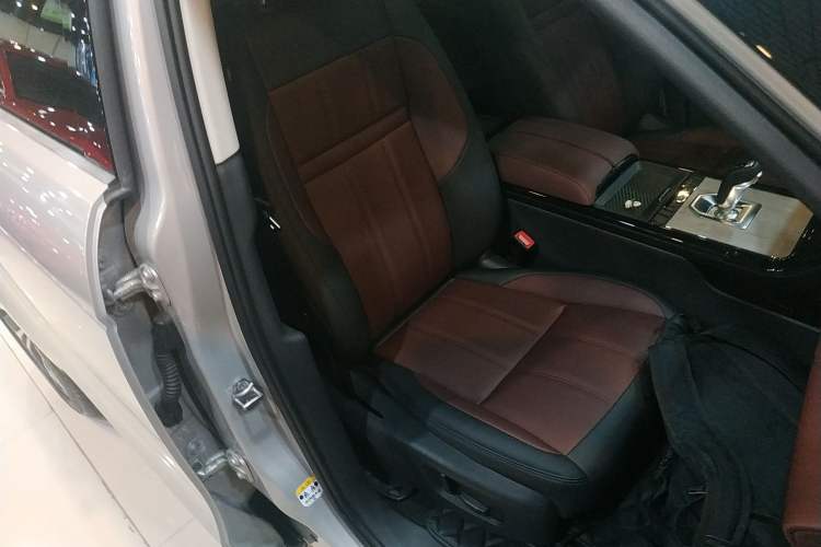 Used Land Rover Range Rover Evoque 2021 Range Rover Velar 249 PS R-Dynamic S Performance Edition
