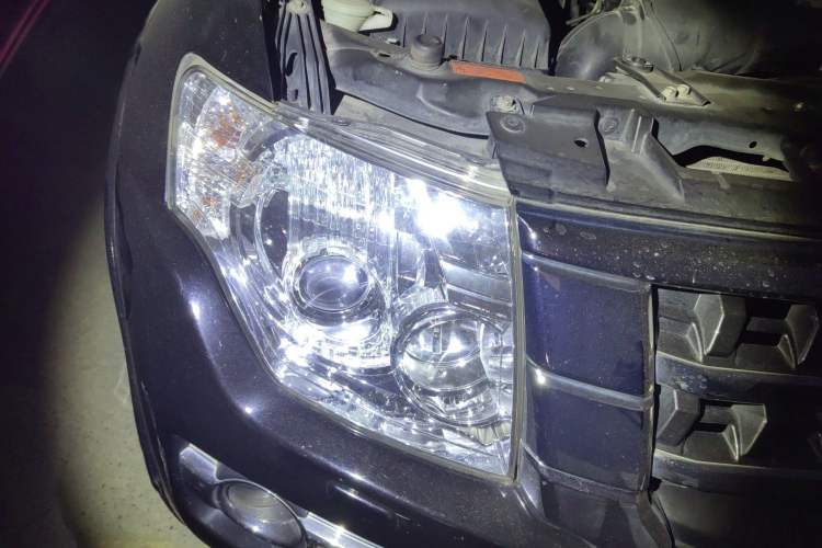 Used Mitsubishi Pajero 2015 3.0L Automatic Elite Overdrive Version China IV Standard Right Front Headlight