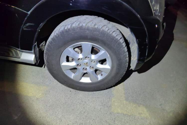 Used Mitsubishi Pajero 2015 3.0L Automatic Elite Overdrive Version China IV Standard Right Front Wheel Hub