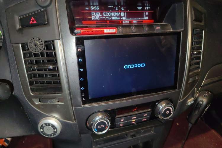 Used Mitsubishi Pajero 2015 3.0L Automatic Elite Overdrive Version China IV Standard Audio And AC Panel