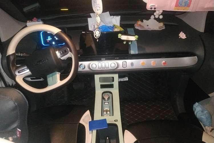 Used CHANGAN Lumin 2022 210km Sweet Edition Center Console