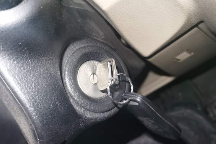 Used Venucia R50 2012 1.6L Automatic Comfort Edition
