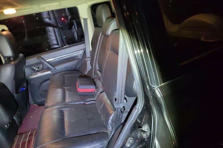 Used Mitsubishi Pajero 2015 3.0L Automatic Elite Overdrive Version China IV Standard Left Rear Seat