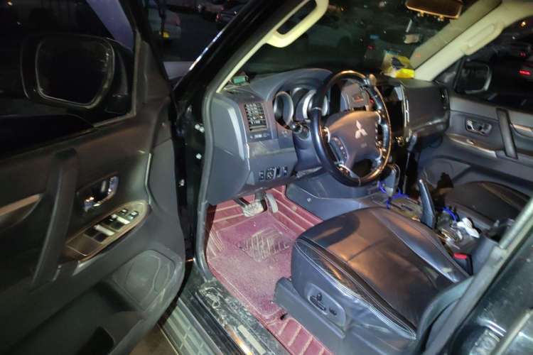 Used Mitsubishi Pajero 2015 3.0L Automatic Elite Overdrive Version China IV Standard Driver Seat